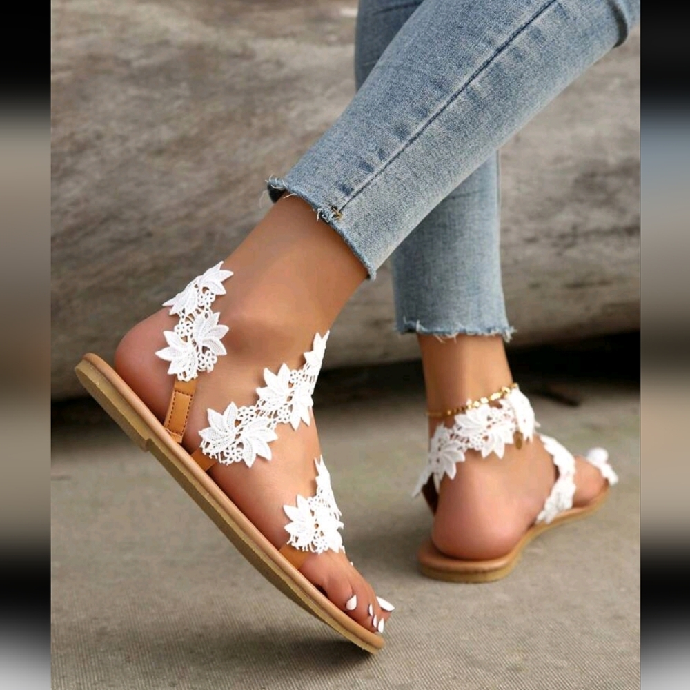 SHEIN White Floral Sandals - Picture 3 of 6